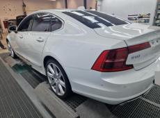 Volvo S90 (124073 km)