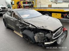 TESLA Model S 85 D, 525 PS