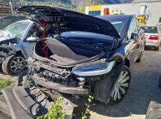 Tesla Model X Long Range, 572 PS