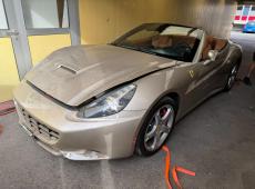 FERRARI California  4.3 V8, 460 PS