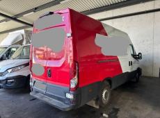 Iveco Daily Kasten (145447 km)